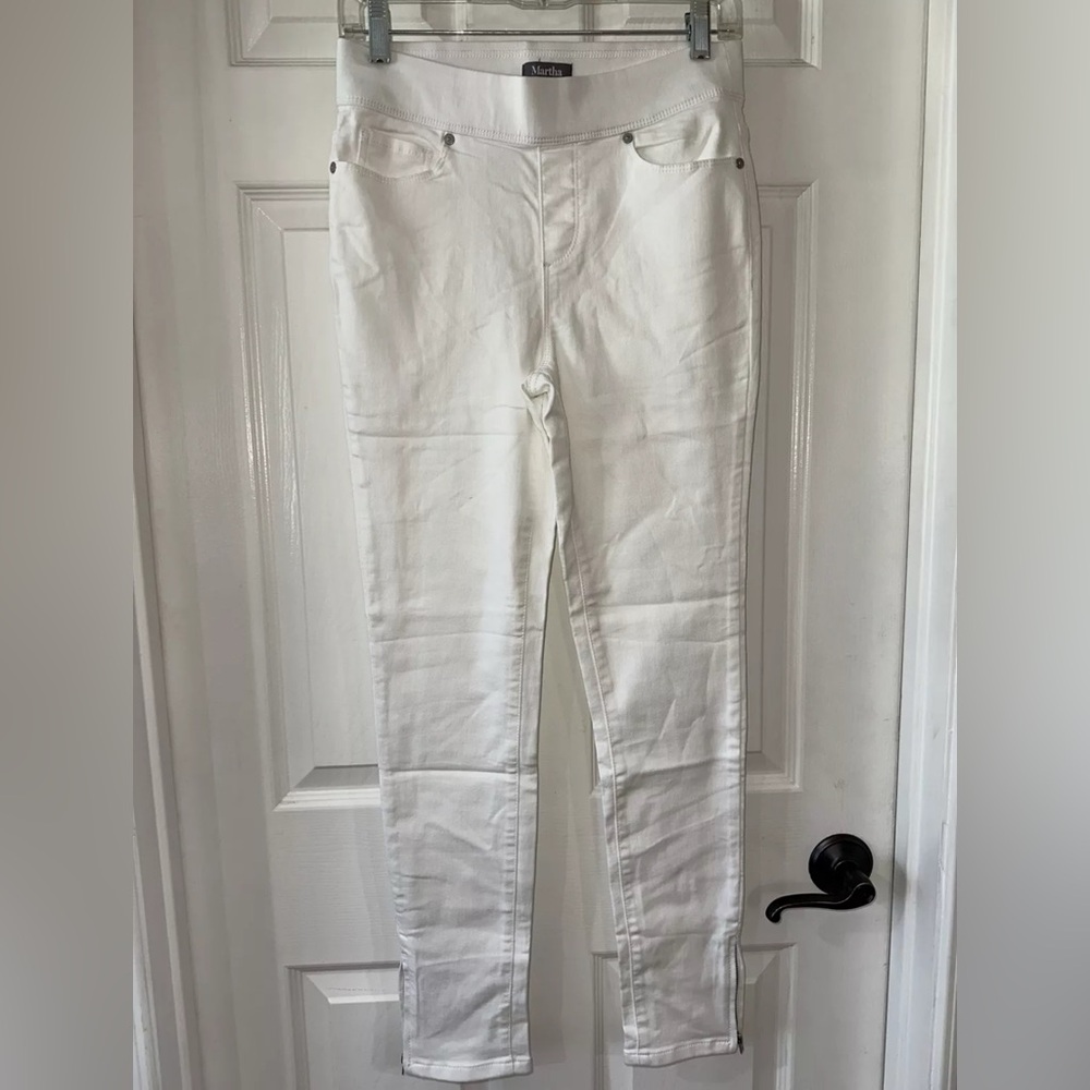 Martha Stewart Women's Size 4 Ankle Jeans Knit Denim Zipper Accent White NEW